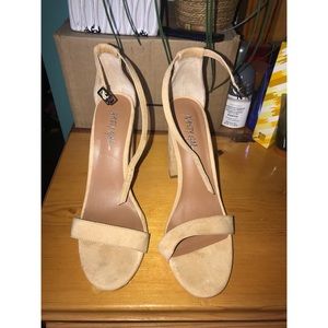 NUDE HEELS